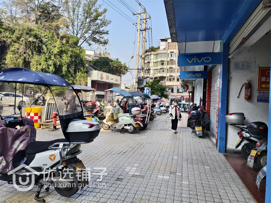 恩阳一小对面63平门市出租