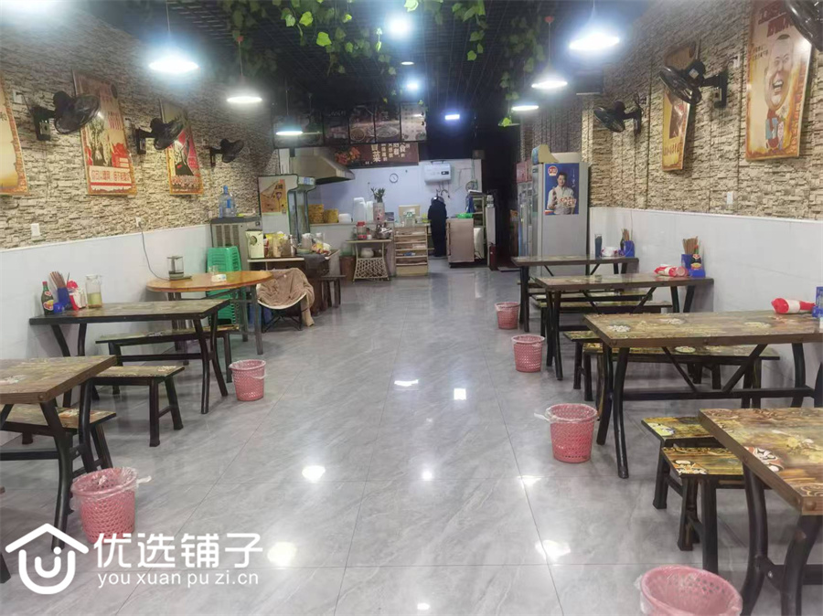 黄家沟崇锦苑105平餐馆转让可外摆(有证)