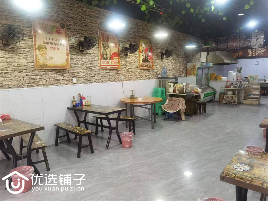 黄家沟崇锦苑105平餐馆转让可外摆(有证)