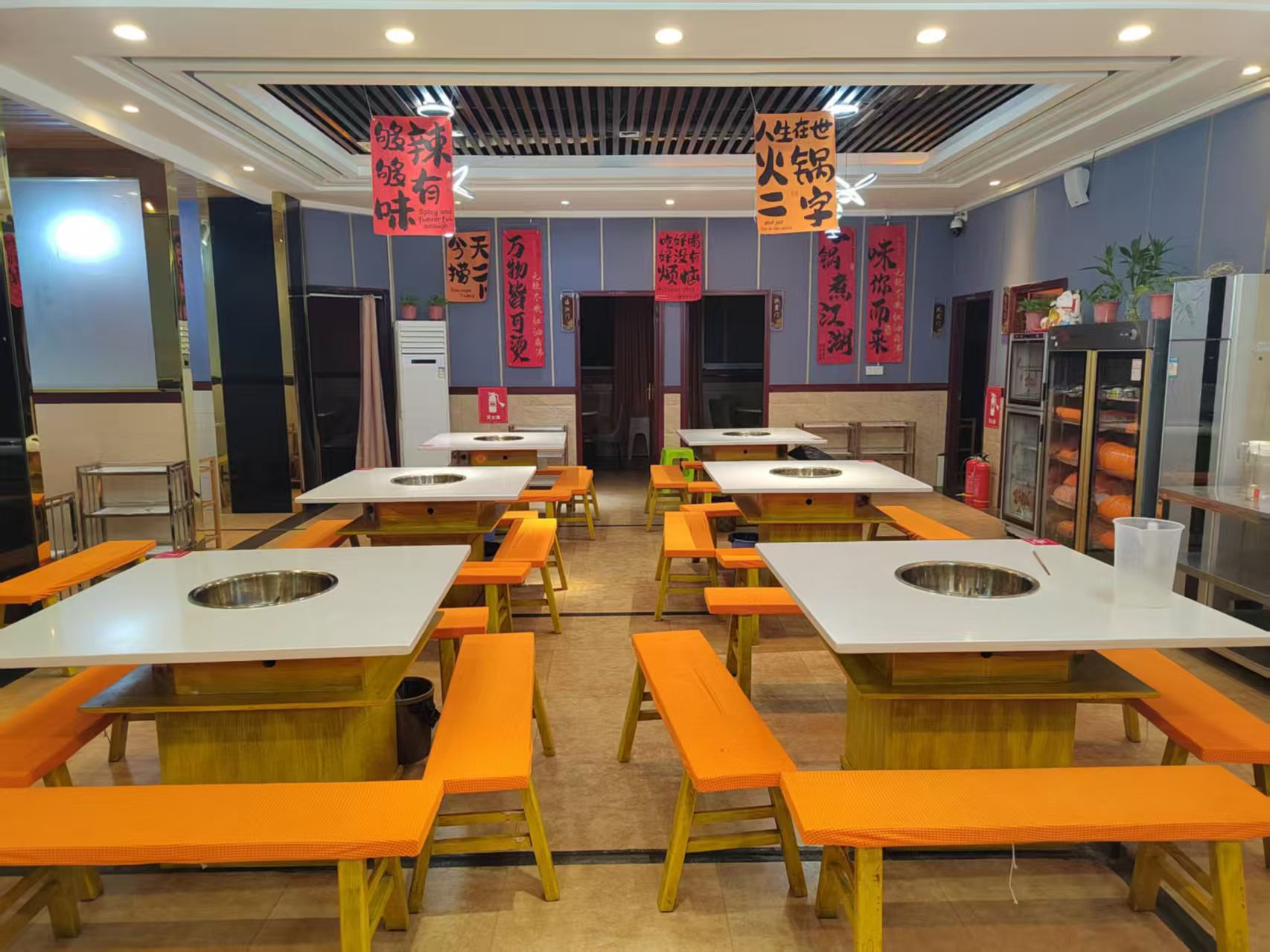 南坝六中附近260平2楼出租(原火锅店)