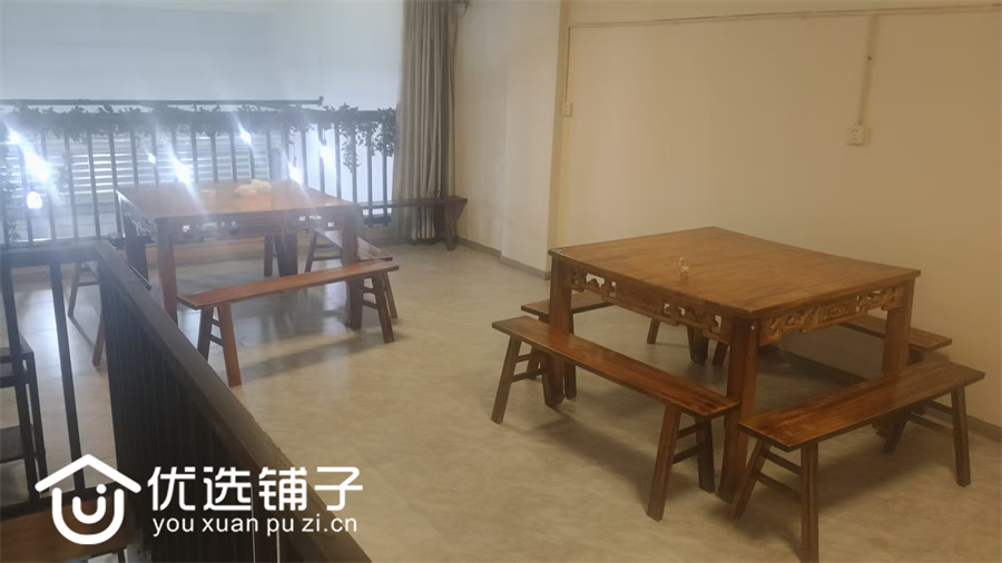 老江北红绿灯旁68平餐馆转让三通(有二楼)