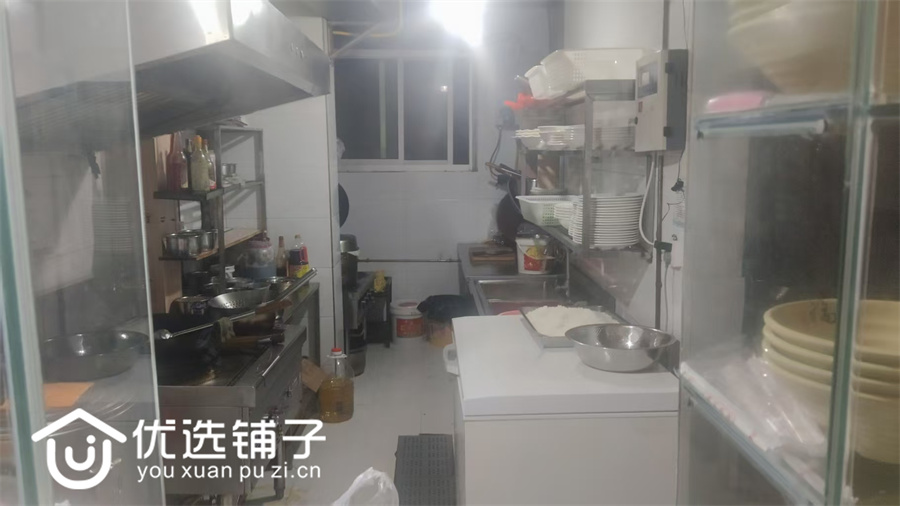 老江北红绿灯旁68平餐馆转让三通(有二楼)